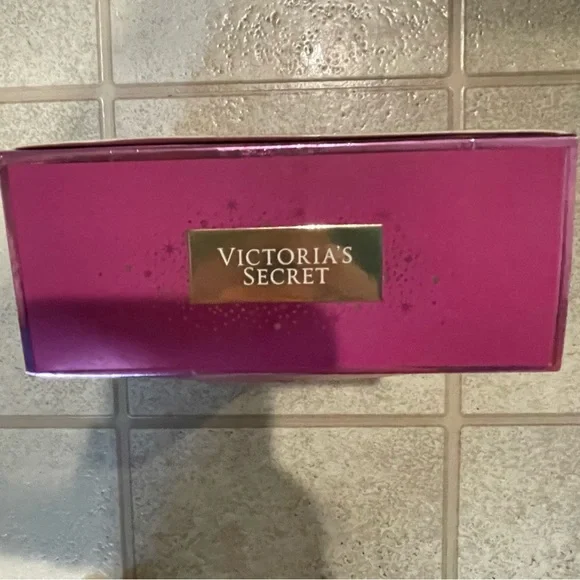 Victoria's Secret | Velvet Petals Fragrance Mist and Lotion Set | Travel Size - Picture 3 of 3